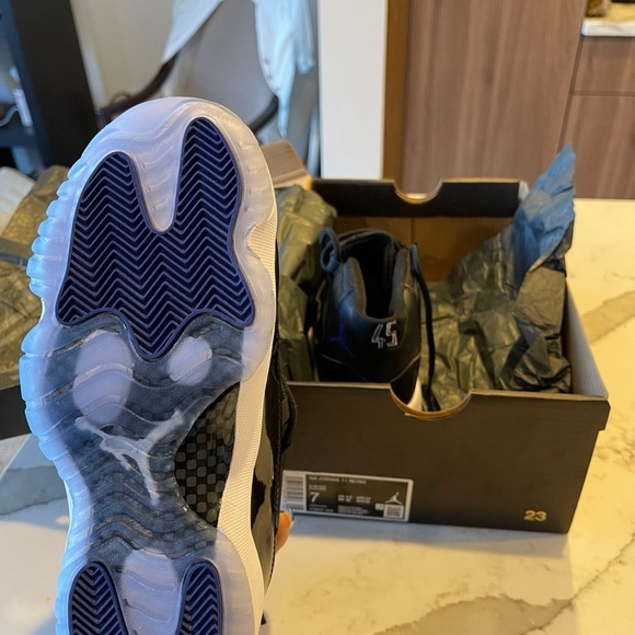 Space Jams Size 7 - Picture 3 of 4